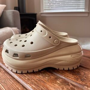 Platform Crocs Ivory Size 9